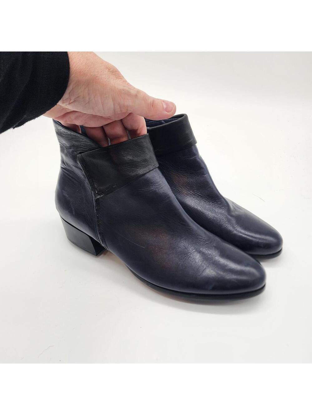 Spring Step Stockholm Bootie  40 lambs leather soft 9